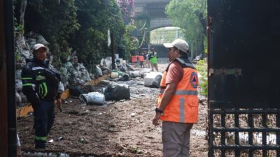 Labores de limpieza en Atlamaya, San Ángel, tras las fuertes lluvias