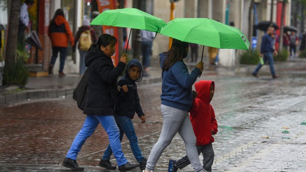 ¡No es brizna! Llueve en varios puntos de CDMX; alertan a alcaldías