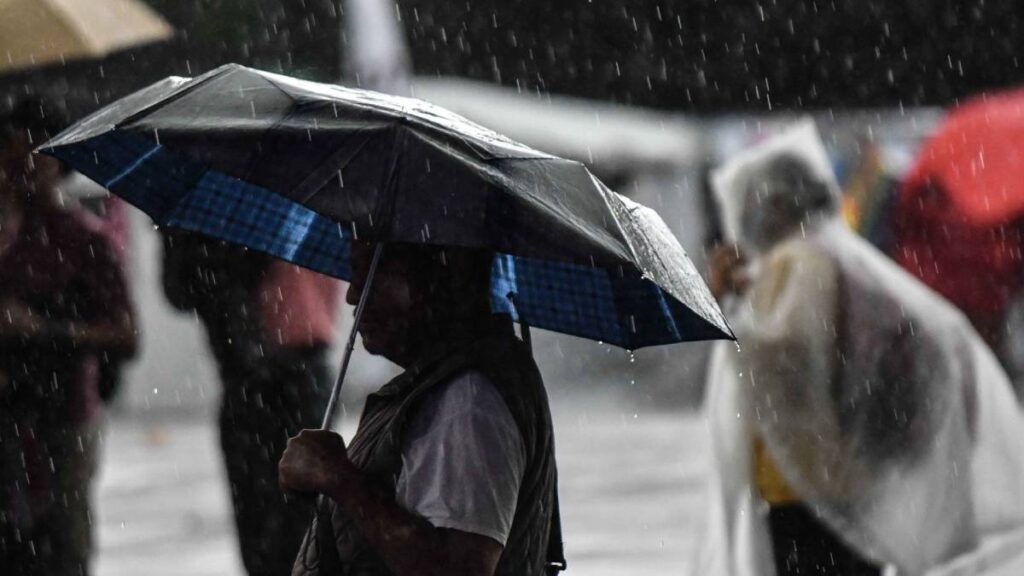 Lluvias fuertes e intervalos de chubascos en CDMX