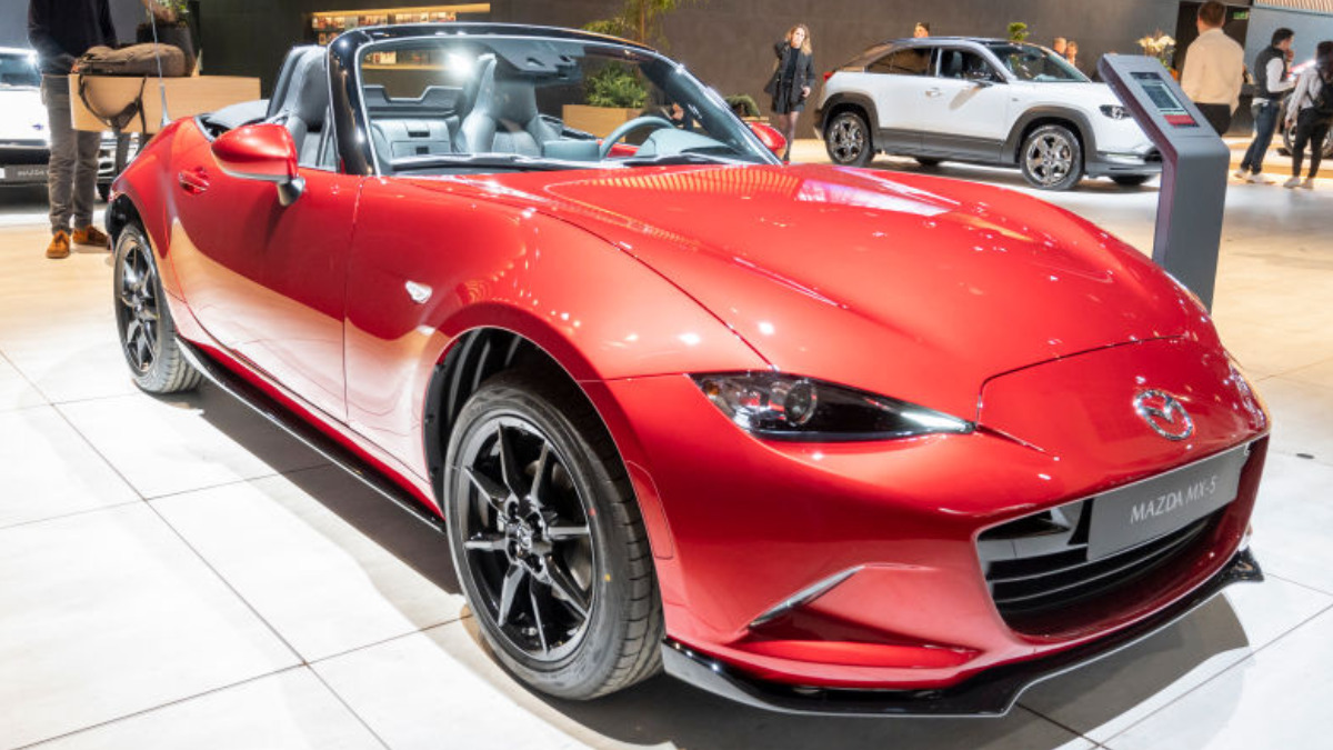 ¡Qué historia! Mazda procederá legalmente contra joven que intentó comprar coche en 520 pesos; él les responde