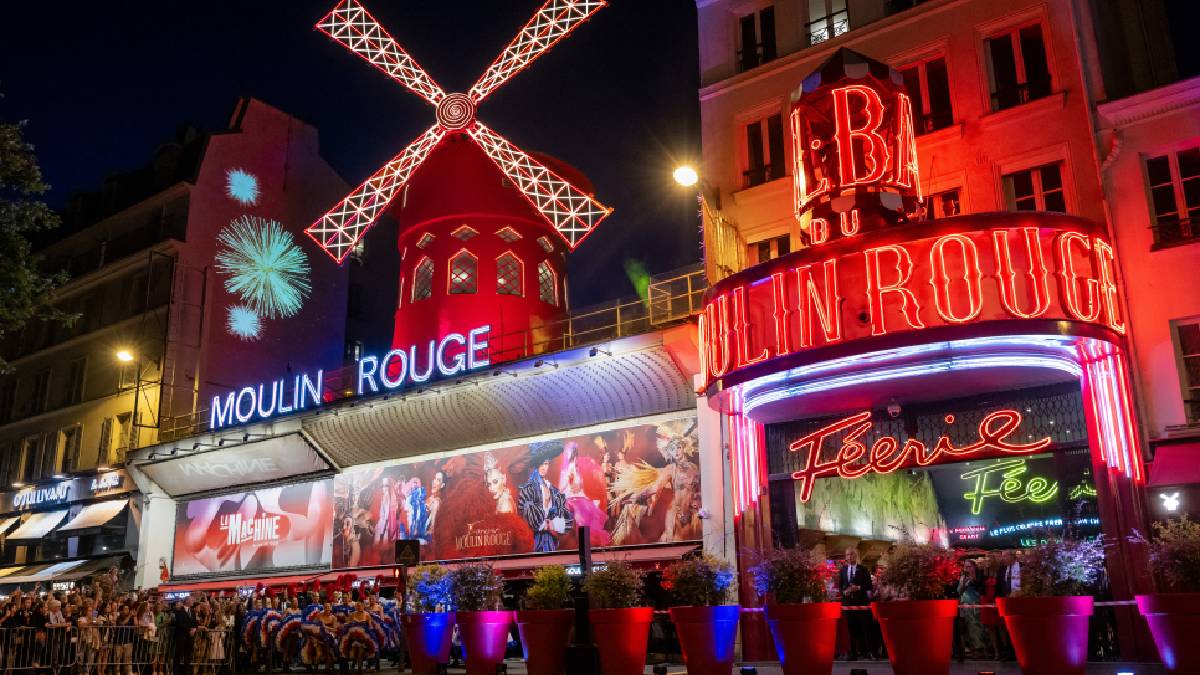Moulin Rouge recupera sus aspas antes de Juegos Olímpicos de París