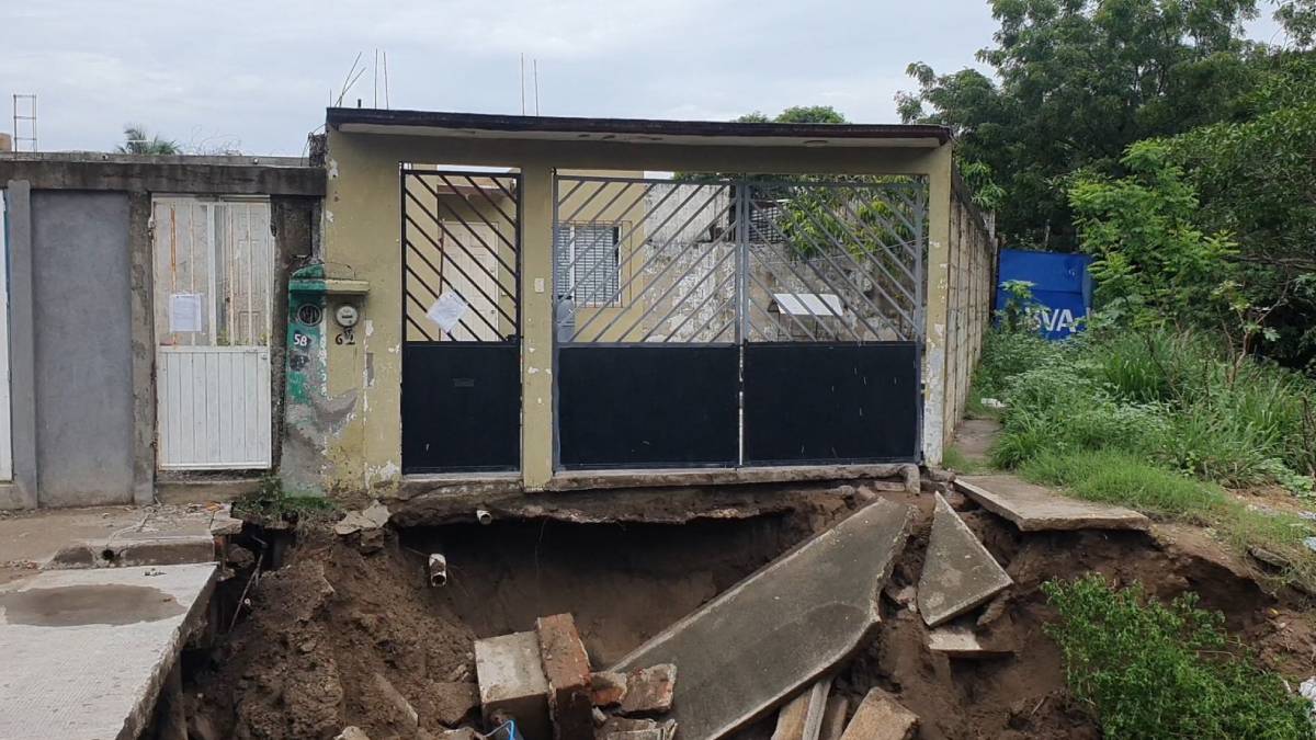 ¡Alerta en Veracruz! Onda tropical 8 deja casas dañadas, socavones y un sacerdote muerto