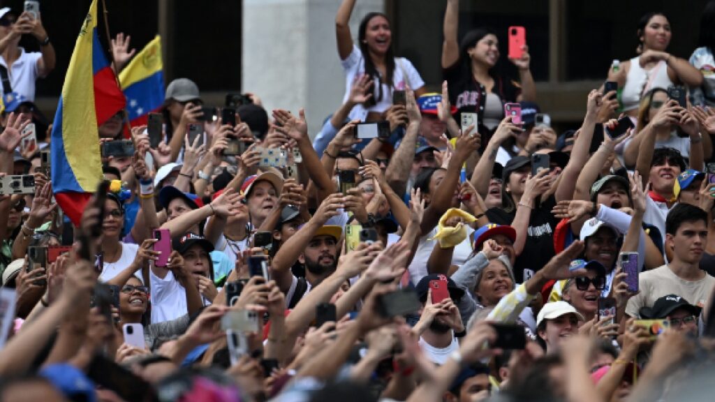 Miles de opositores salen a las calles para pedir recuento de votos en Venezuela