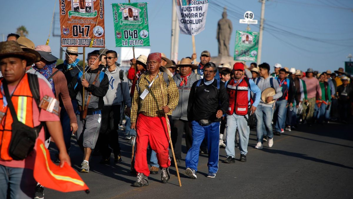 Guiados por la fe a la Virgen de Guadalupe, miles de peregrinos se dirigen al Tepeyac desde Querétaro