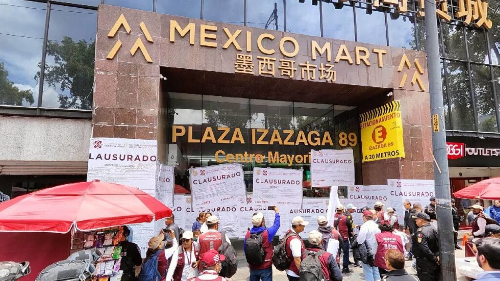 plaza-izazaga-cdmx-cerrada-por-venta-de-productos-chuecos