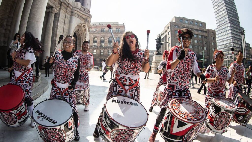 viaja-sin-salir-de-mexico-vive-la-cultura-de-brasil-y-oaxaca-en-el-cervantino-2024-programa-y-artistas-invitados