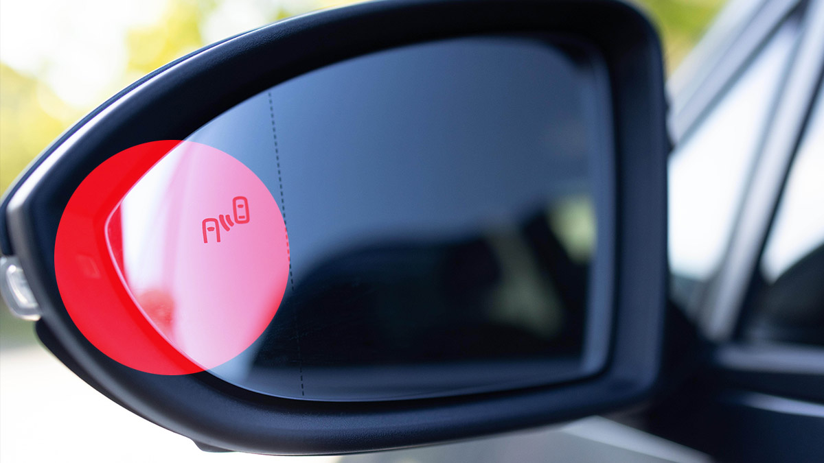 Evita accidentes: elimina así los puntos ciegos en los espejos retrovisores de tu auto