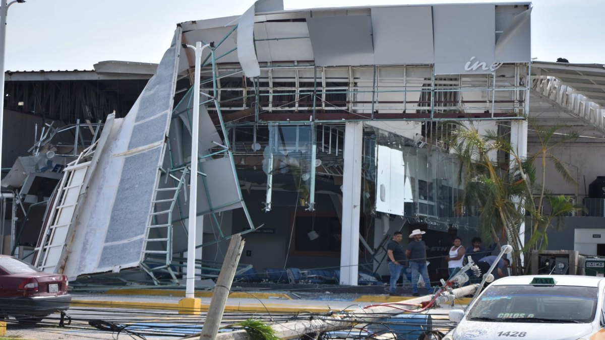 Colapso de barda provoca explosión en el Hotel Las Brisas, en Acapulco