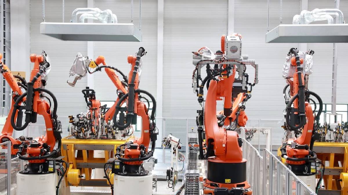 Futuro robótico: empresas construyen fábrica de automóviles operada por robots