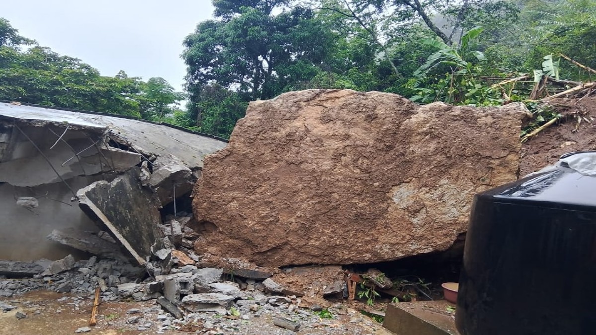 Deslaves mortales: enorme roca aplasta casa en Aquismón, San Luis Potosí