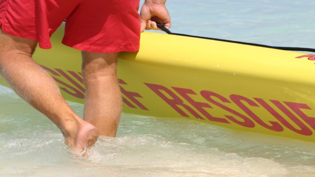 Muere ahogado turista de León en playa de Puerto Marqués