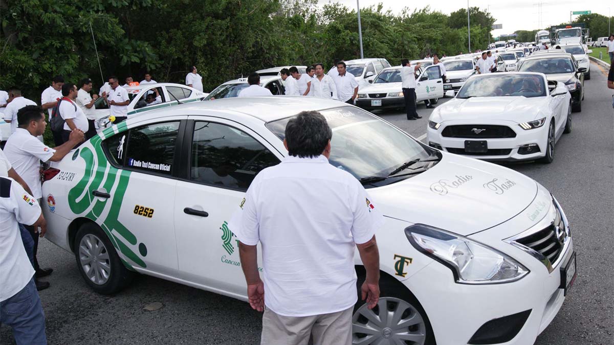 ¡Les cayó la ley! Detienen a los dos taxistas que golpearon a conductor de Uber en Cancún