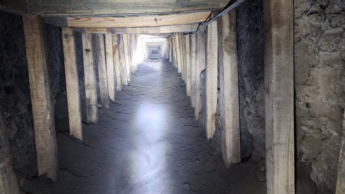 Descubren túnel clandestino de 85 metros para robo de hidrocarburo en Acolman