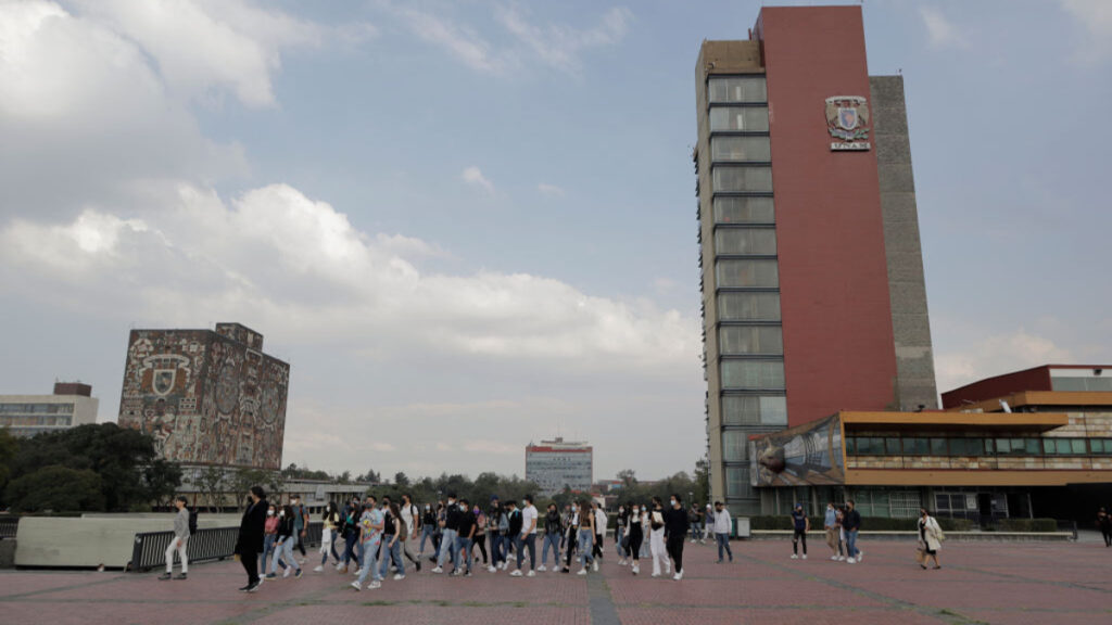 UNAM regresa al uso de cubrebocas