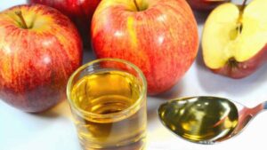 Vinagre de manzana: cómo tomarlo y qué efectos reales tiene