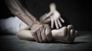 Mujer ebria golpea a su novio en plena calle de Pachuca