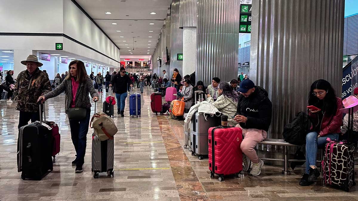 Falla informática mundial causa cambios y cancelaciones de vuelos en México, ¿qué hacer si fuiste afectado?