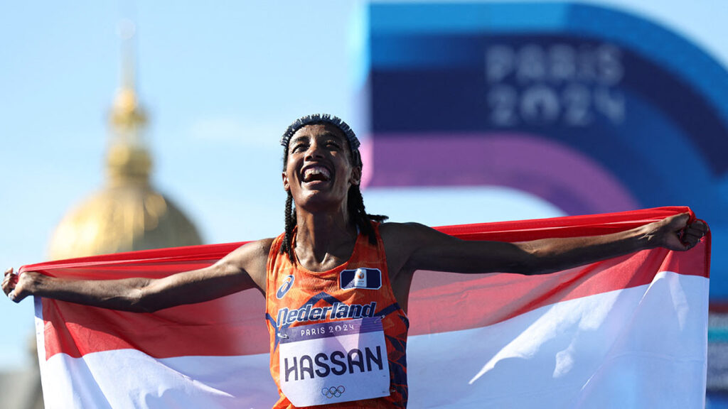 Sifan Hassan gana medalla de oro con récord olímpico en la maratón femenil de Paris 2024