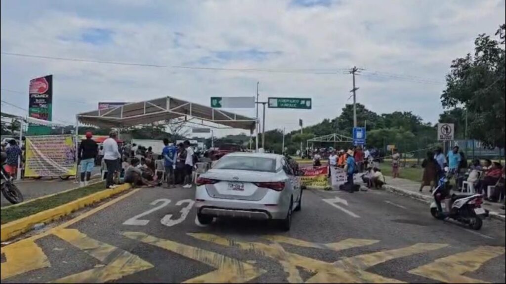 Bloqueo en el aeropuerto de Oaxaca