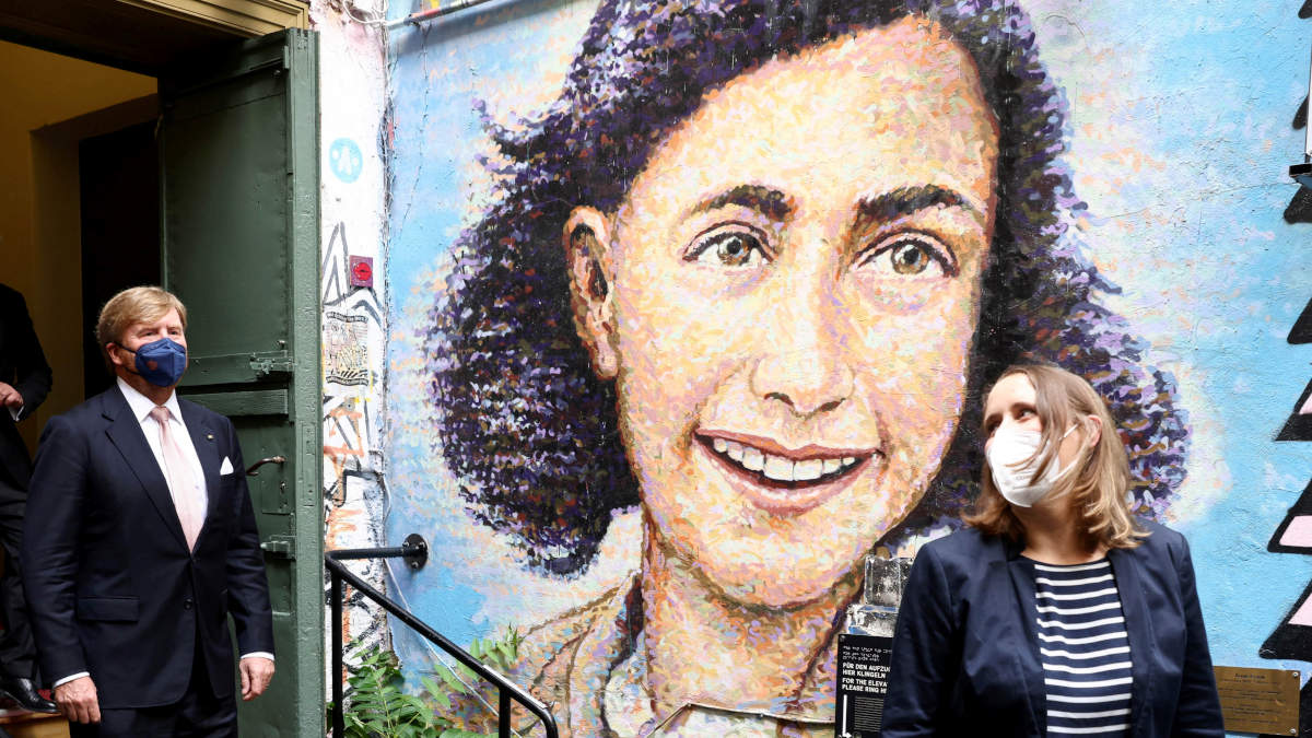 Vandalizan estatua de Ana Frank en Amsterdam durante protestas ...