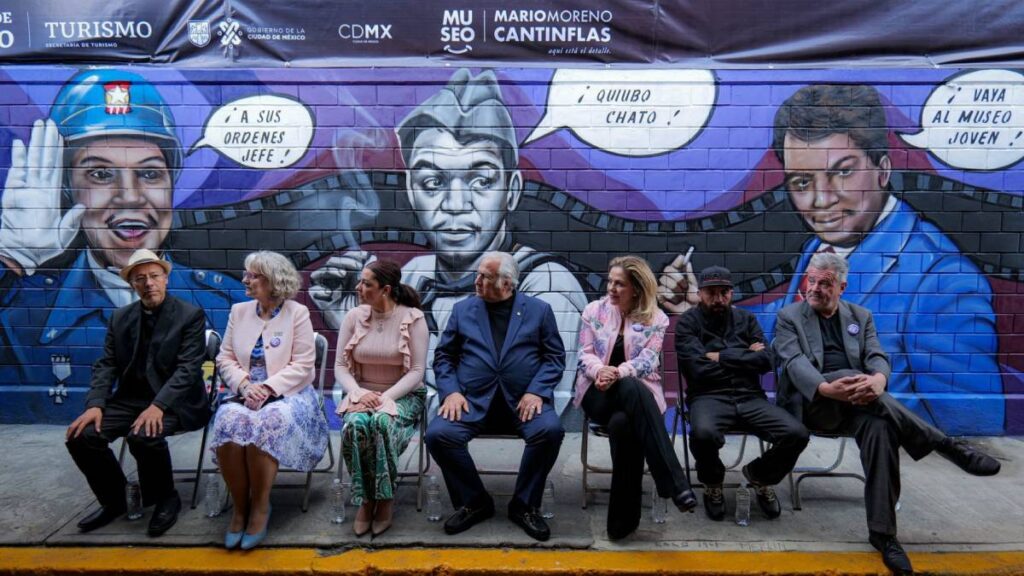 Mural homenaje a Cantinflas.