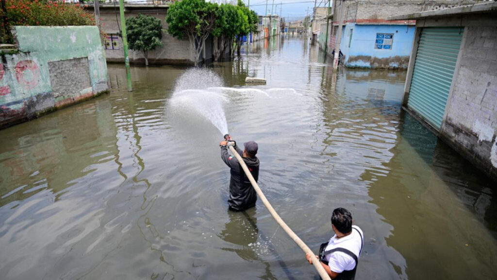 Trabajos en inundaciones en Chalco