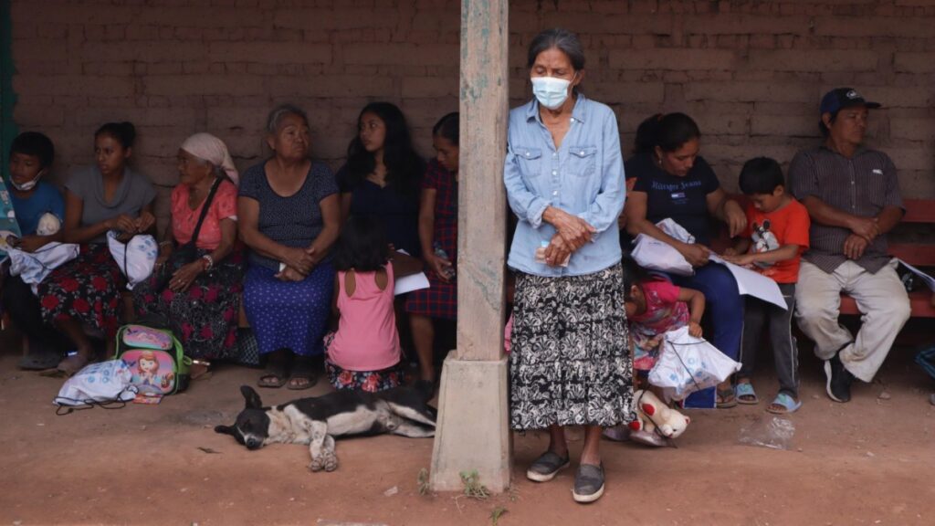 Mexicanos de Chiapas huyen a Guatemala