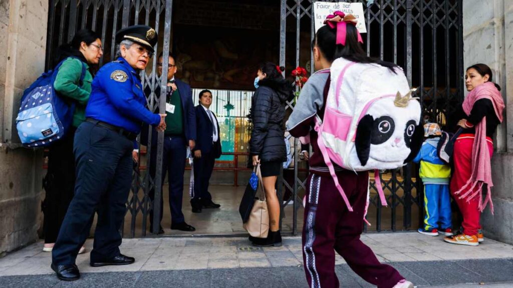 Bendición de mochilas, tradición católica para el regreso a clases