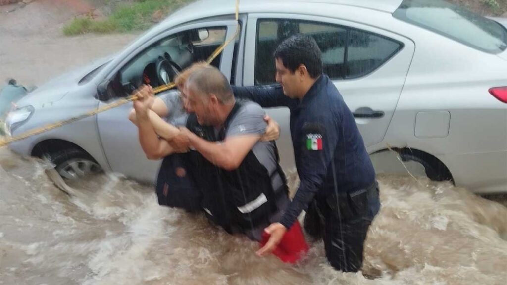 Rescate en Culiacán durante las inundaciones.