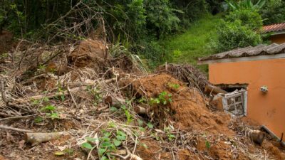 Deslizamiento de tierra en Morelos deja daños a cuatro viviendas