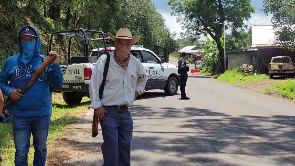 Habitantes de San Ángel Zurumucapio se levantan en armas