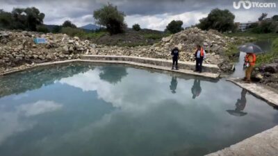 Habitantes trabajan en la recuperación de los manantiales en el Lago de Pátzcuaro