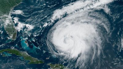 Huracán Ernesto toca tierra en Bermudas