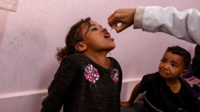 Inicia campaña de vacunación contra la polio en la Franja de Gaza