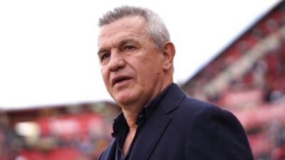 Javier Aguirre visitó el entrenamiento de las Chivas