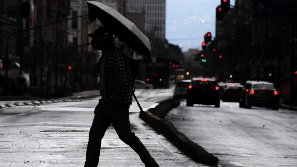 Activan alerta en alcaldías de CDMX por lluvias; prevén granizo y viento fuerte