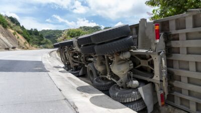 mexico-cuernavaca-vuelca-camion-imagenes