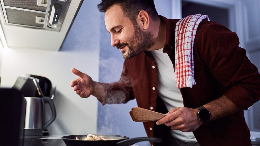 mujeres excita ver un hombre cocinar