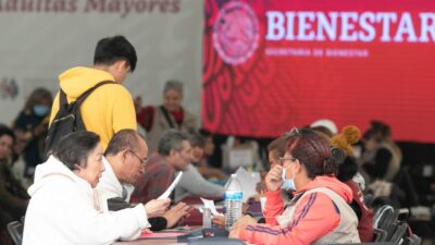 "Nuestros trámites son gratuitos", alerta Secretaría del Bienestar sobre pensión y beca