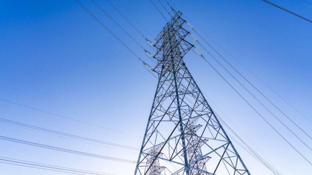 Rescatan a joven en torre de alta tensión en Atizapán de Zaragoza