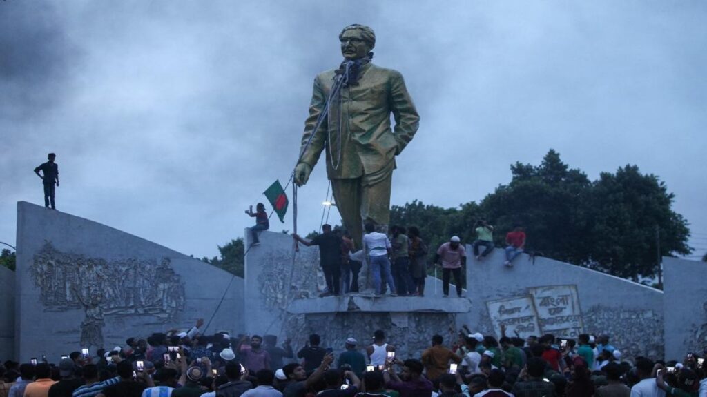 Las protestas en Bangladés se han recrudecido en horas recientes. Foto: AFP