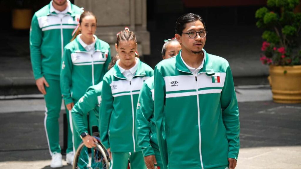 Abanderan a la delegación mexicana a ver participación en los Juegos Paralímpicos Paris 2024