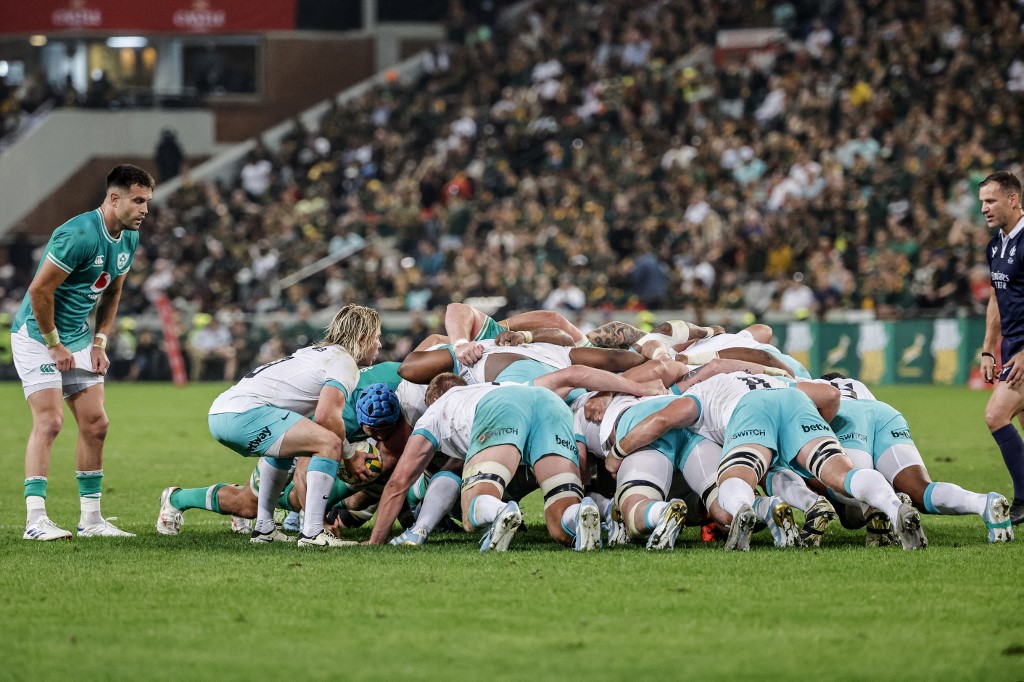 Así se ve el famoso scrum en el rugby