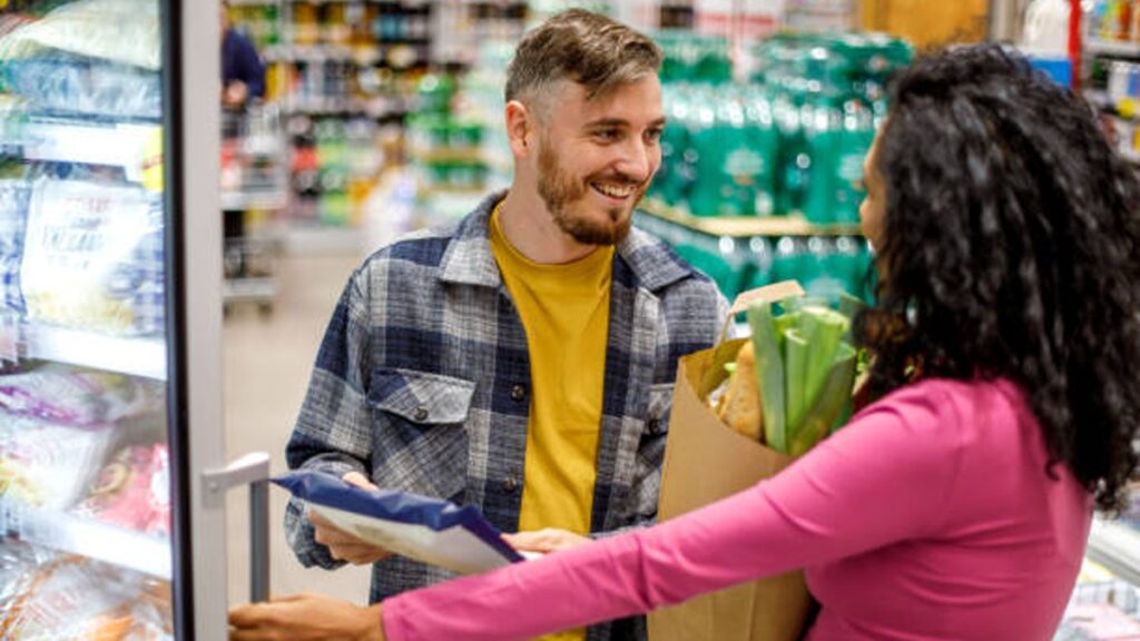 Jóvenes ligar supermercado