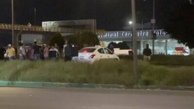 Taxistas agredieron a choferes de aplicación.