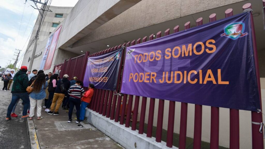 Trabajadores del Poder Judicial de la Federación hacen un paro de labores