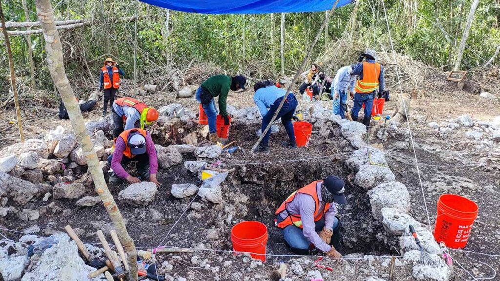 Encontraron las banquetas durante las obras del Tren Maya.