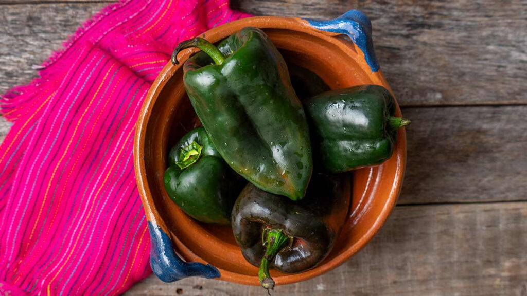 Trucos para pelar chiles poblanos rápido y fácil