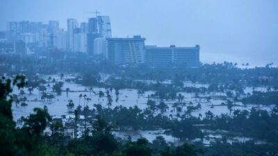 Inundaciones por John en zona Diamante de Acapulco