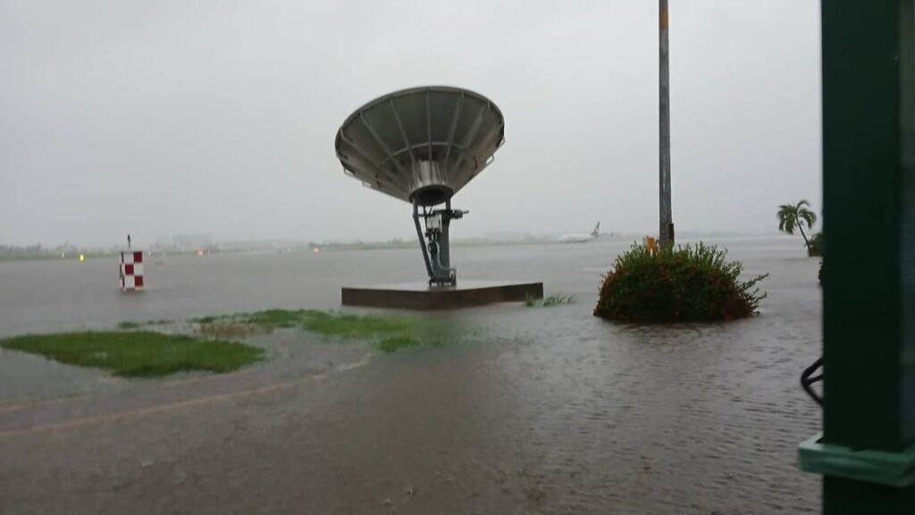 Aeropuerto De Acapulco inundado